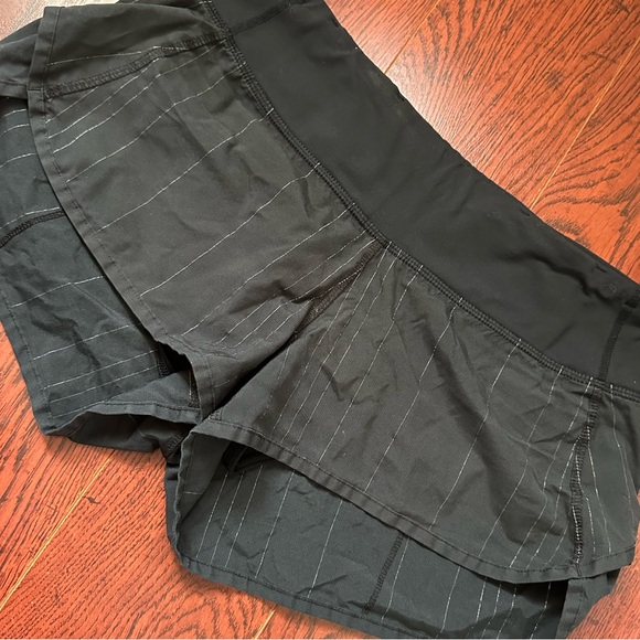 LULULEMON running short - Picture 2 of 5